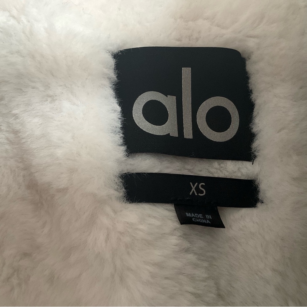 Alo Yoga Faux Fur Urbanite Bomber Jacket in Black/Ivory XS - Picture 9 of 16
